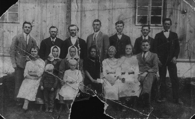 Matuschek-Familie aus Karlsdorf um 1925 und andere Personen